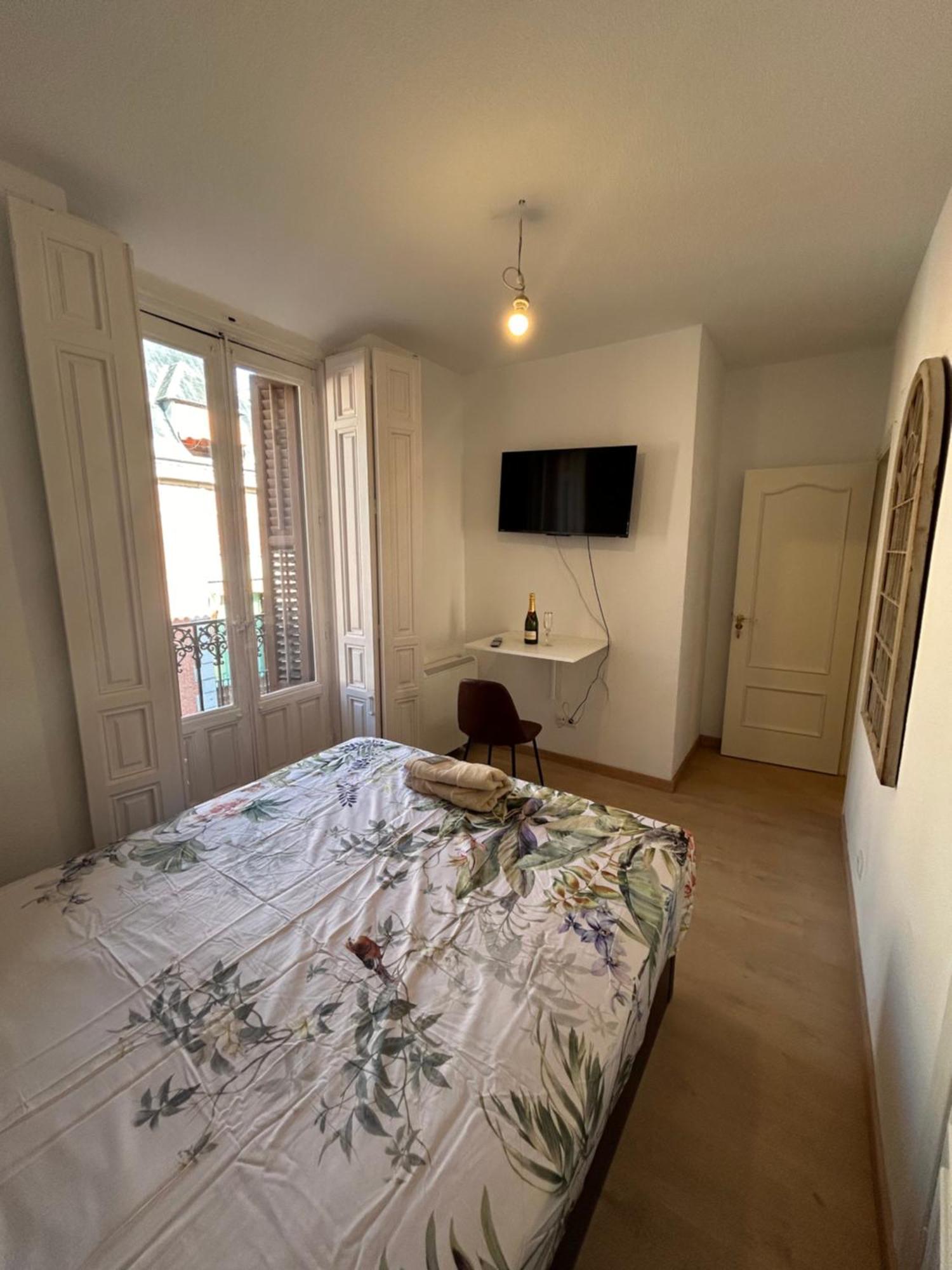 Room In Plaza Mayor Madrid Exterior foto